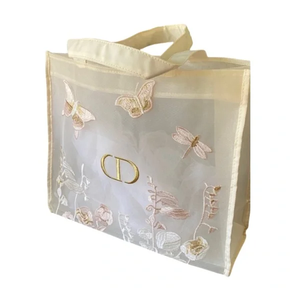Stylish Dior Beauty GWP tote.
Cream Lace tote with embroidered buttertly - Picture 2 of 14
